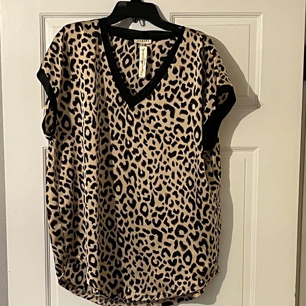 Leopard Print V-Neck Shirt